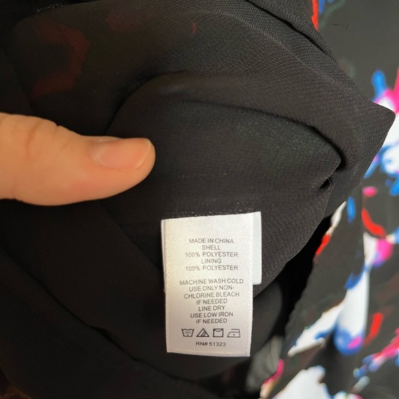 1. State Floral VNeck Short Sleeve Dress - Small - Picture 6 of 6